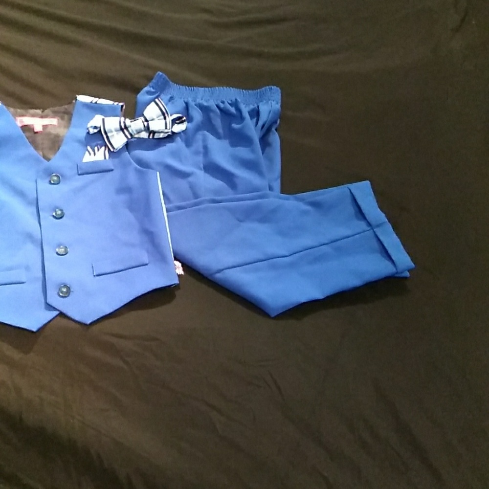 Boys 4T suit vest,  pants and bow tie.